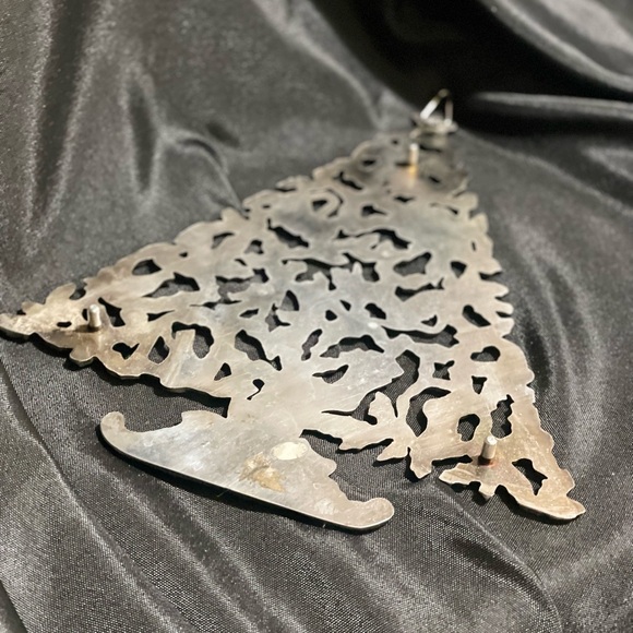 Vintage Christmas Tree metal trivet, hot plate, wall hanging - Picture 11 of 13